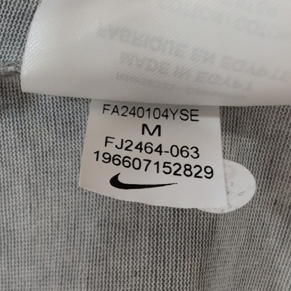 The Nike Tee Men’s Gray Short-Sleeve Blue Swoosh Front Graphic Medium Dri-Fit - Picture 7 of 9